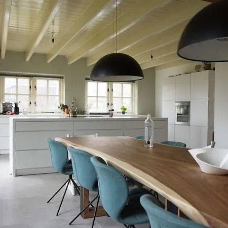 Farmvilla With Hottub And Outdoor Kitchen Beets