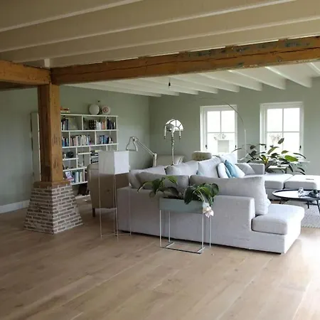 Farmvilla With Hottub And Outdoor Kitchen Beets