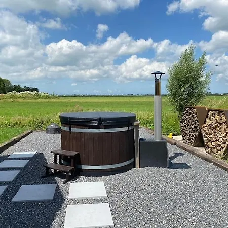 Farmvilla With Hottub And Outdoor Kitchen